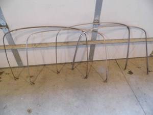 lot 27 image: Lot of 4 Pieces Metal Trim