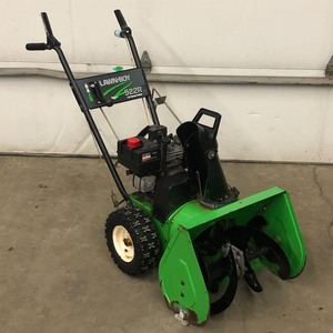 lot 4 image: Lawn-Boy Snow Blower