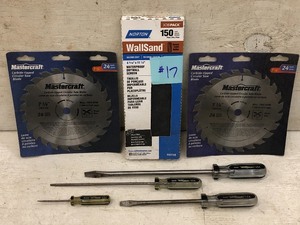 lot 17 image: Lot Of Screw Drivers, Saw Blades & Drywall Screen