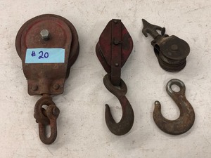 lot 20 image: Lot Of Vintage Pulleys