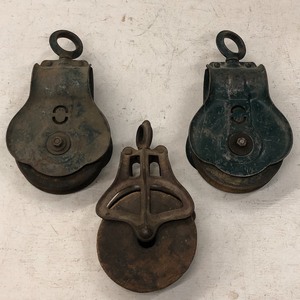 lot 21 image: Lot Of Vintage Pulleys