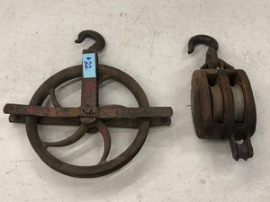 lot 22 image: Lot of Vintage Pulley & Block and Tackle
