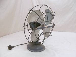 lot 5 image: vintage fan