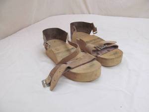 lot 9 image: wood sandal