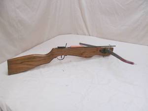 lot 14 image: cross bow