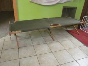 lot 25 image: military cot