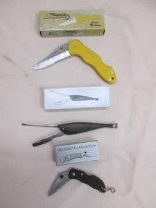 lot 35 image: locking blade knife