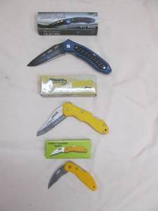 lot 36 image: locking blade knife