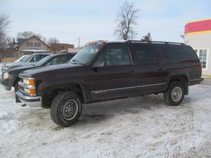 lot 1 image: Chevrolet Suburban