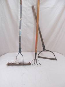 lot 87 image: garden tools