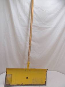lot 88 image: snow pusher shovel