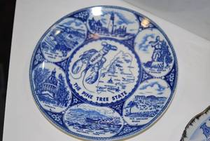 lot 22 image: 3 piece lot of state collectors plates