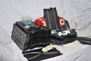 lot 31 image: Vintage Strombecker 132 scale slot car track