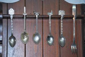 lot 63 image: Vintage collectors spoons #3