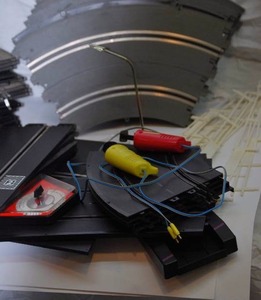 lot 66 image: 132 scale slot car tracks and accessories lot