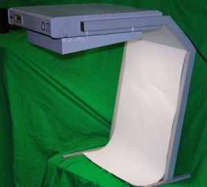 lot 21 image: Graphic light and stand