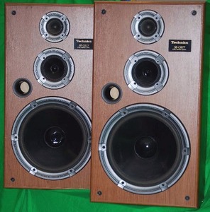 lot 16 image: vintage Technics sb-cr77 3 way tower speakers