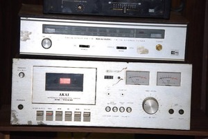 lot 50 image: vintage stereo equipment