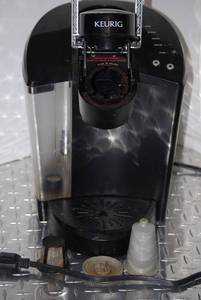 lot 59 image: Keurig coffee pot