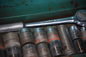 SK TOOLS 25 piece 12 drive socket set in green metal carrying protector