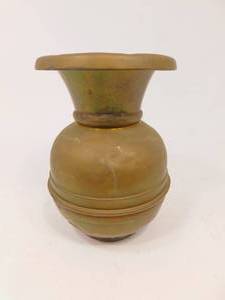 lot 28 image: Brass Spittoon
