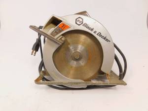 lot 63 image: Black and Decker Saw