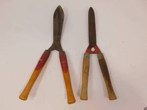 lot 65 image: Lot of 2 Hedge Trimmers