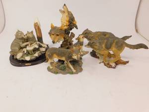 lot 69 image: Wolf Decor
