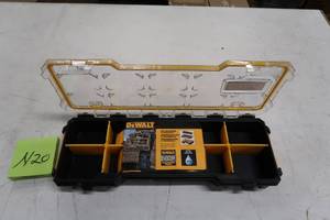 lot N20 image: DEWALT 10-Compartment Pro Small Parts Organizer (BROKEN CLIP LATCH)