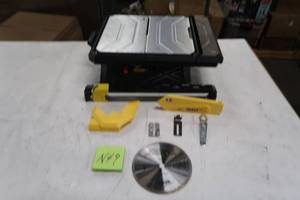 lot N49 image: QEP 700XT 34 HP Wet Tile Saw with 7 in. Blade and Table Extension