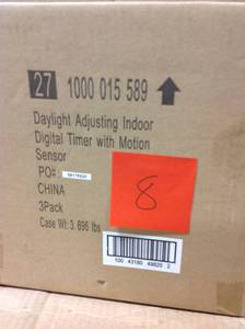 lot 8 image: Defiant Daylight Adjusting Indoor Digital Timer Motion Sensor new