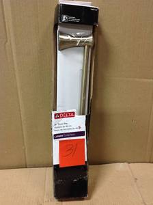 lot 31 image: Pfister Lahara 18 in. Towel Bar in Champagne Bronze in good Condition