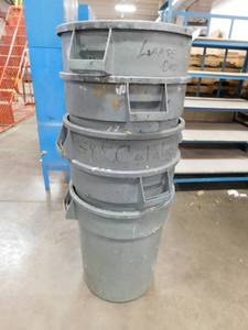 lot 332 image: 5 - 30 Gallon Garbage Bins