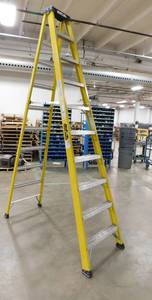 lot 334 image: Rock River Commercial 10 Fiberglass Ladder