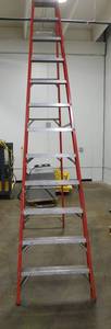 lot 339 image: Commercial 12 Fiberglass Ladder