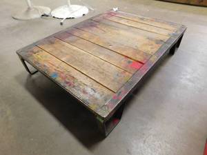 lot 356 image: Vintage Steel Frame Pallet - 38 x 28