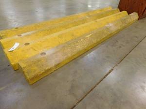 lot 385 image: 4 - Plastic Parking Stops