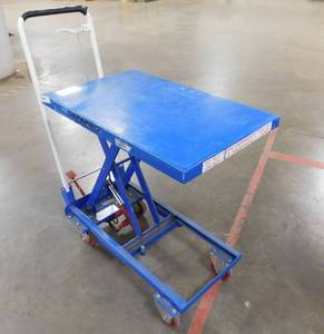lot 394 image: Rolling Lift Table