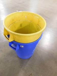lot 398 image: 2 - Recycling Bins