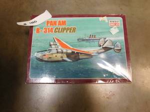 lot 400 image: 4 - Collectible Model Airplanes