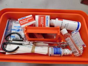 lot 426 image: First Aid Responder Kit