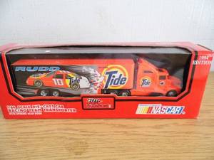 lot 13 image: Tide Racing Team Semi
