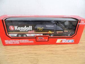 lot 15 image: Kendall Racing Team Semi