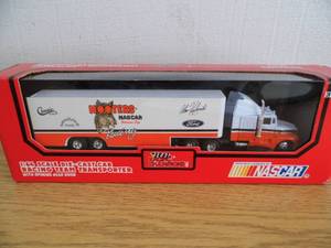 lot 17 image: Hooters Racing Team Semi