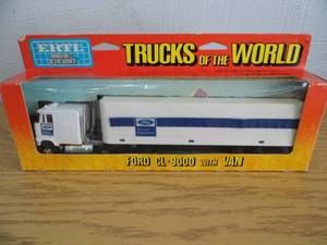 lot 32 image: Ertl Ford Semi