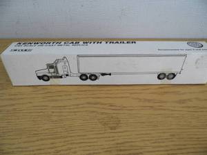 lot 34 image: Ertl Kenworth Semi