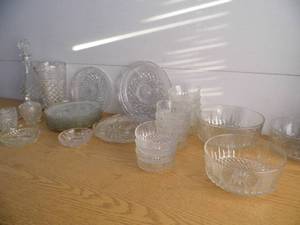 lot 46 image: Glass Serving Pieces