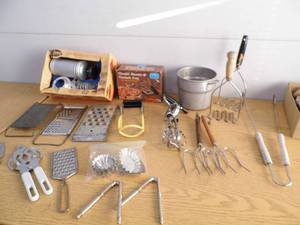 lot 49 image: Vintage Kitchen Items