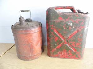 lot 58 image: Lot of 2 Gas Cans - Sprayer