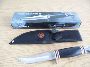 lot 74 image: Deer Skinner II Knife